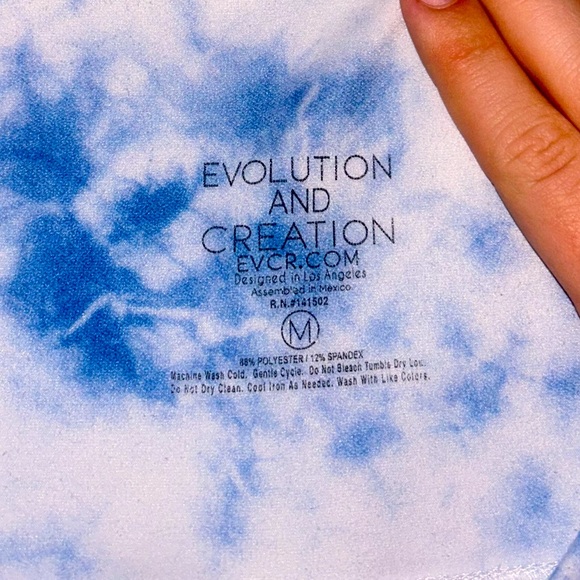 Blue and white 5" cloud shorts with pockets, size medium. - Picture 2 of 6